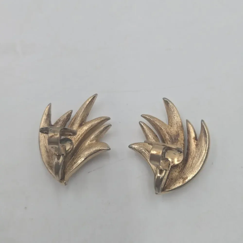 Vintage Crown Trifari Flame Clip On Earrings Gold Tone Brushed Finish Pointed